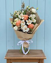 Букет цветов из:  Альстромерии, Лизиантусы, Розы и Хризантемы в Ветлужском Костромской области