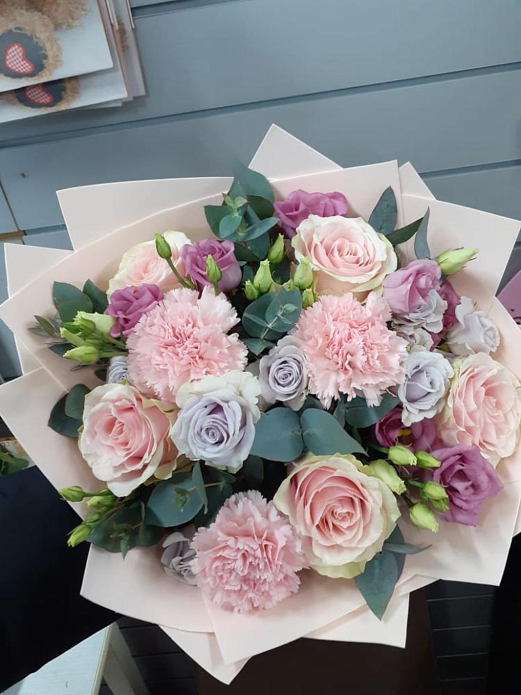 Букет цветов из: Розы, Гвоздики и Лизиантусы в Ветлужском Костромской области